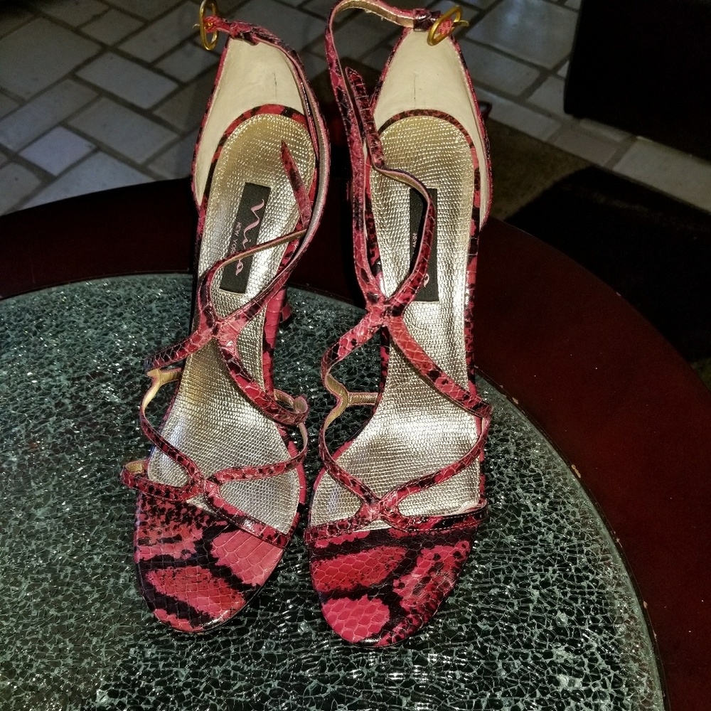 Nina red and black heel, great condition.